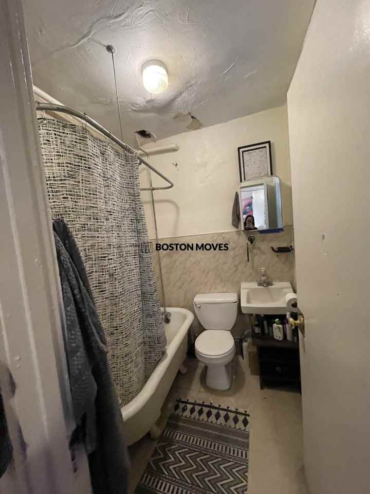 Westland Ave #302 - Photo 2 of 8