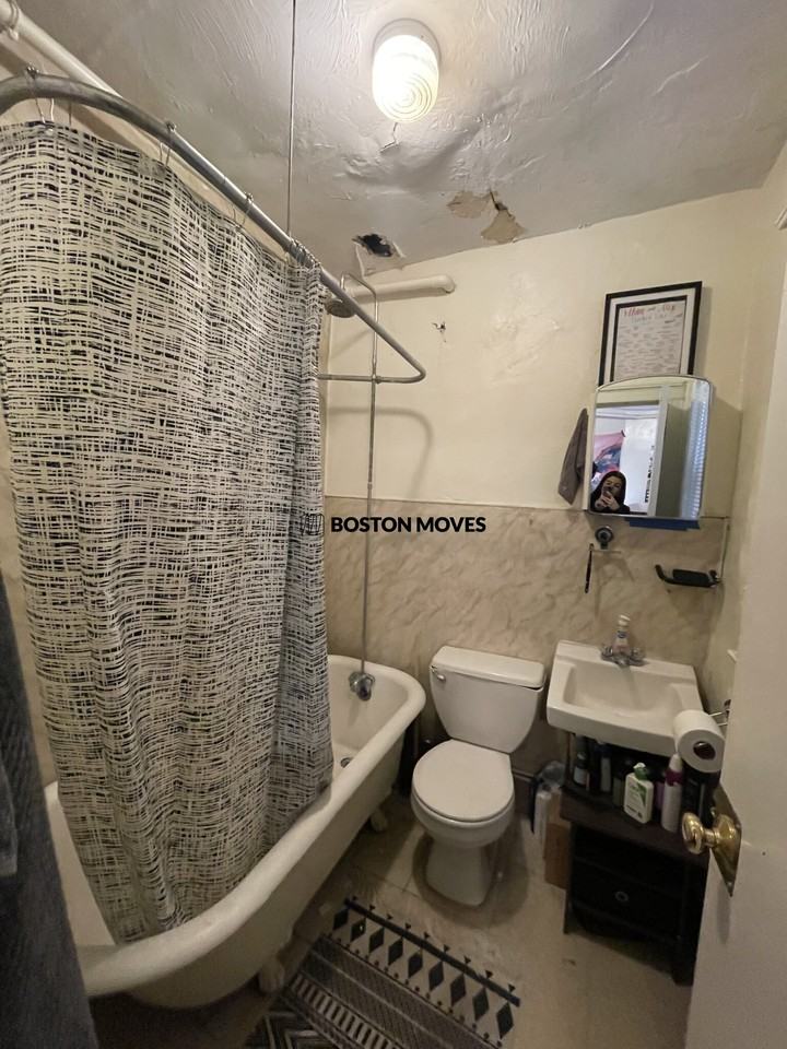 Westland Ave #302 - Photo 3 of 8