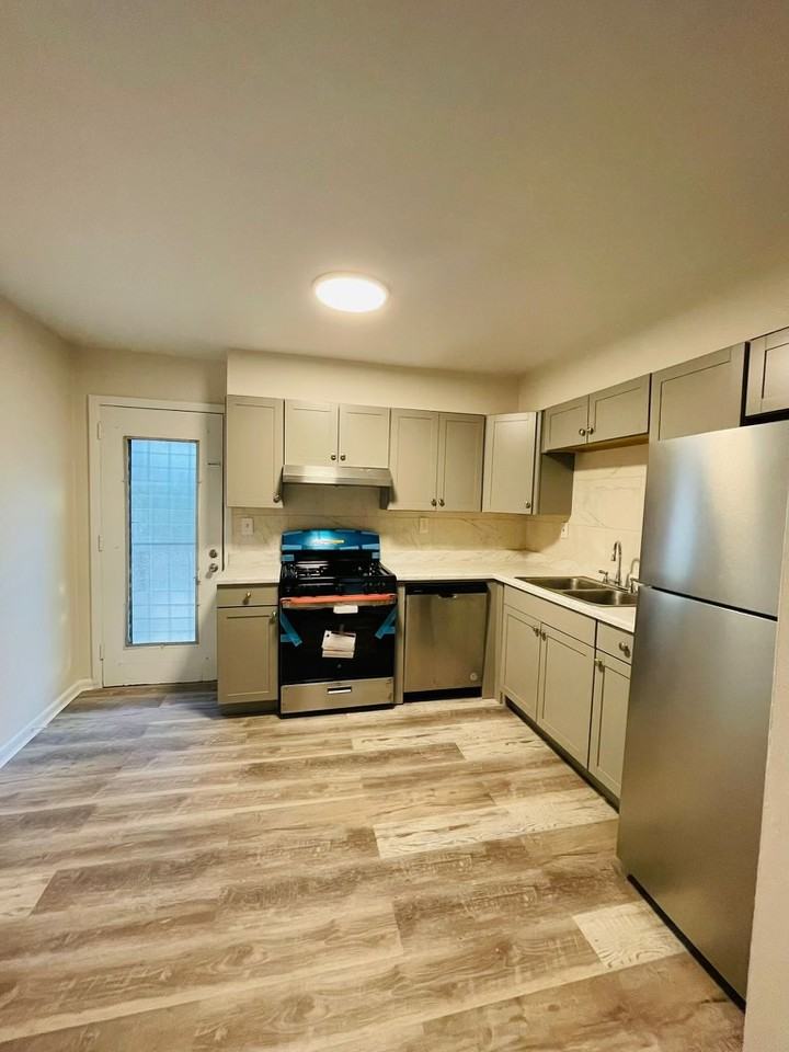 860 Monroe Dr Ne #3 - Photo 2 of 7