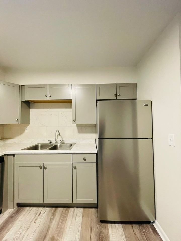 860 Monroe Dr Ne #3 - Photo 4 of 7