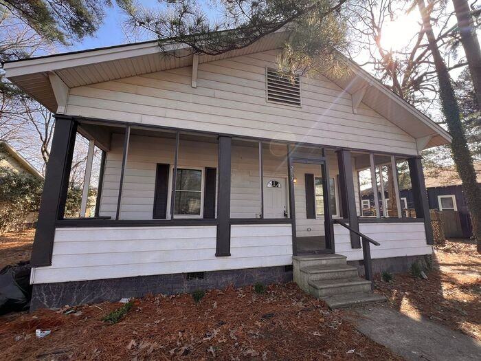 207 S Laurel St - Photo 2 of 16