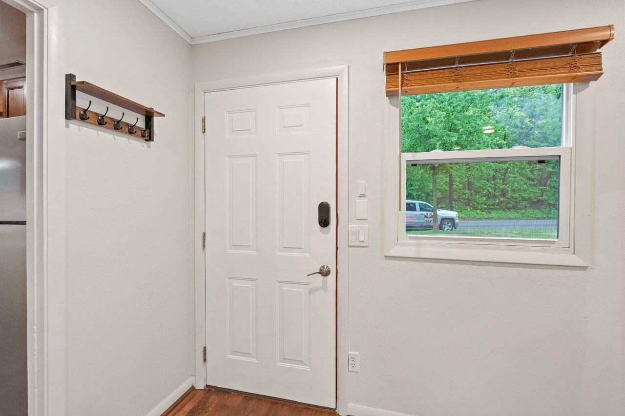 2938 Bluff St - Photo 3 of 11