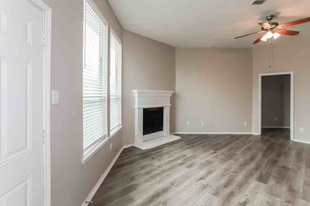 2945 Stockton St - Photo 3 of 16