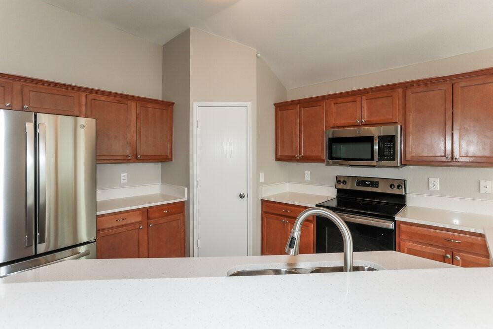 2945 Stockton St - Photo 6 of 16