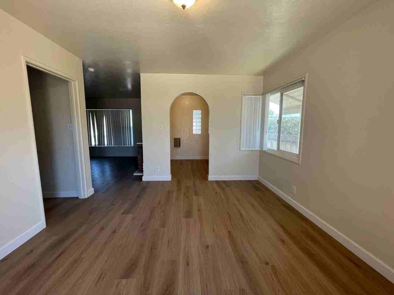 125 N Elm Ave - Photo 3 of 24