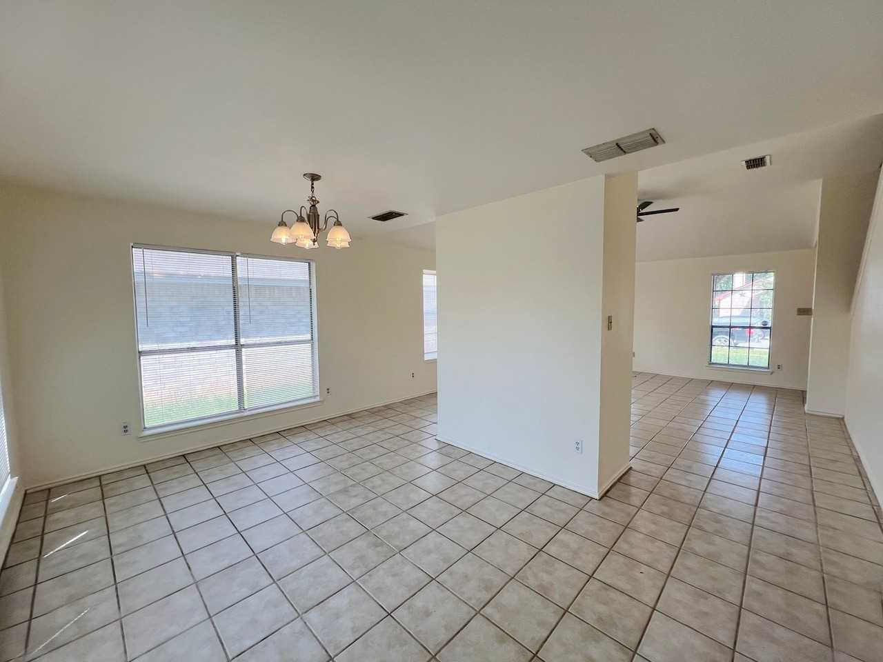4606 Sojourner St - Photo 3 of 9