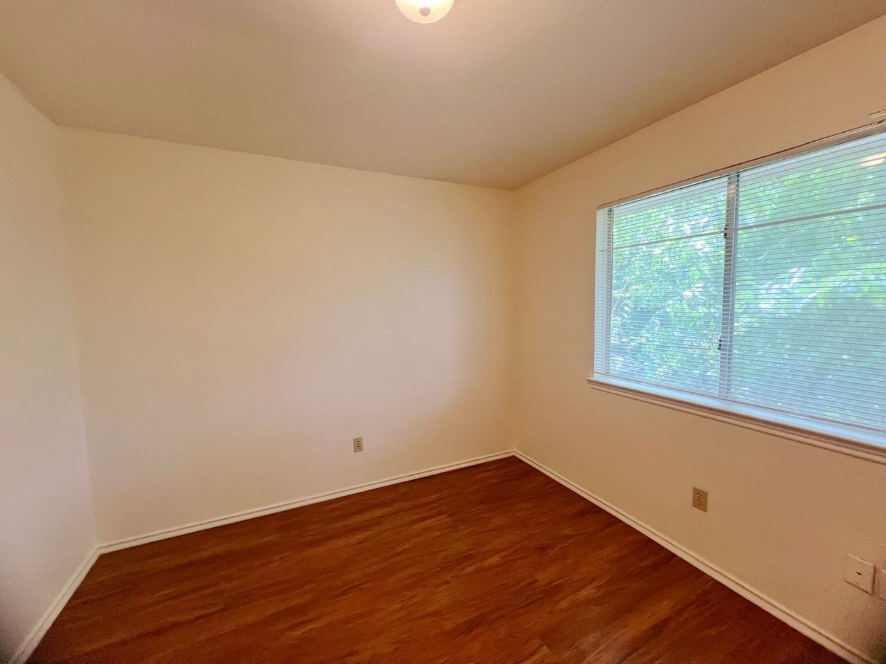 4606 Sojourner St - Photo 6 of 9
