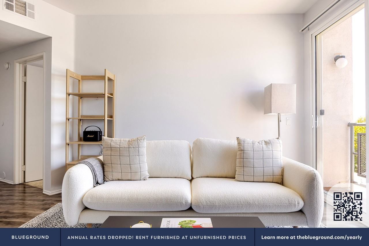 1443 North Fuller Avenue - Photo 4 of 27