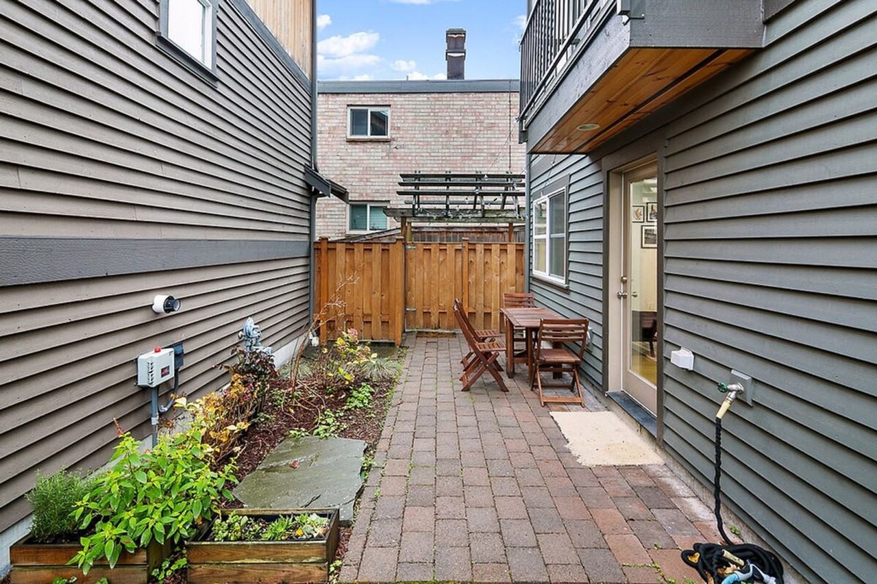 1220 Aurora Ave N #1036011P - Photo 4 of 25