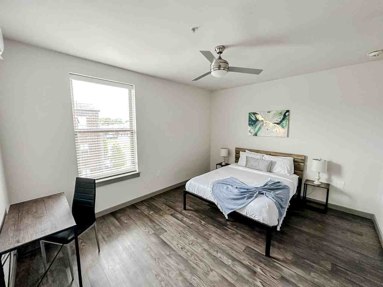 111 E 4th St #1036787P - Photo 2 of 24