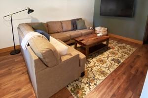 featured image of 2122 N Oakes St