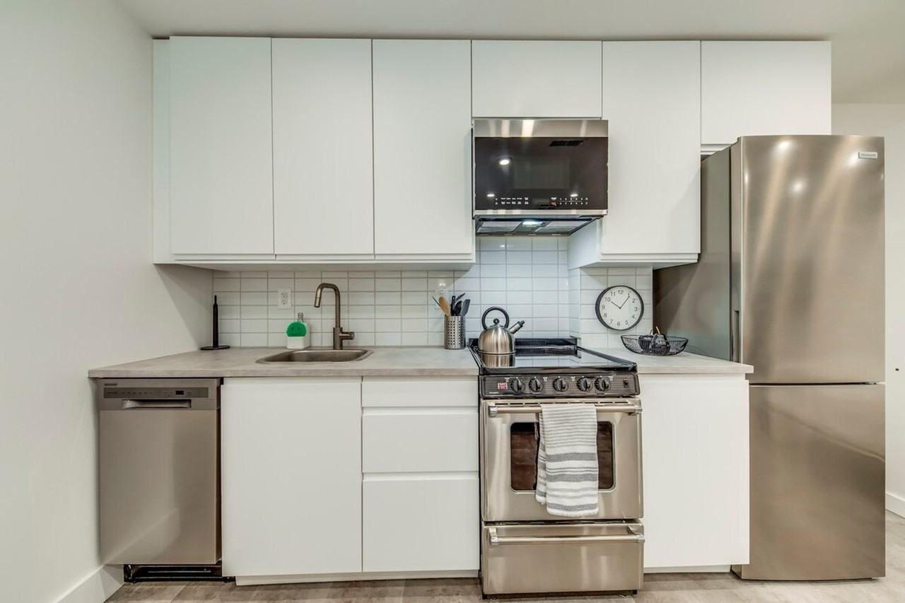 115 Manning Ave #1054576P - Photo 4 of 12