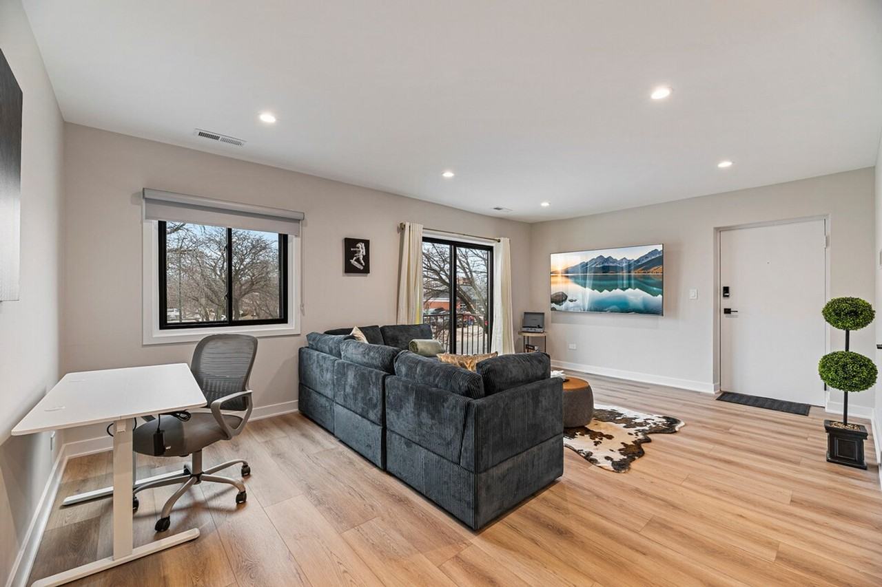 2342 W Touhy Ave #1054668P - Photo 2 of 18