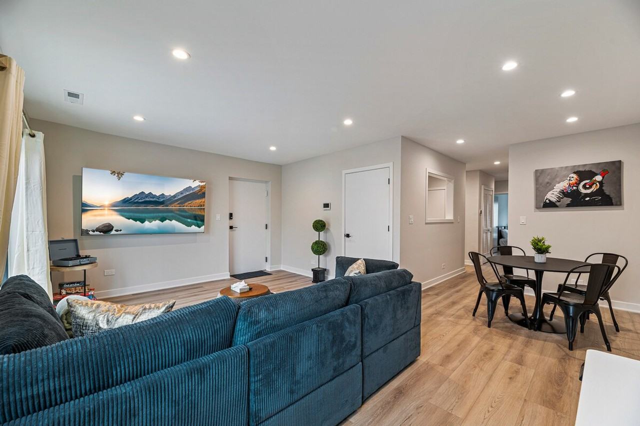 2342 W Touhy Ave #1054668P - Photo 4 of 18