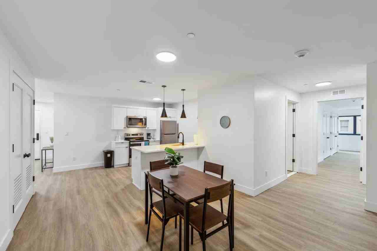 N King St #1058042P - Photo 2 of 23