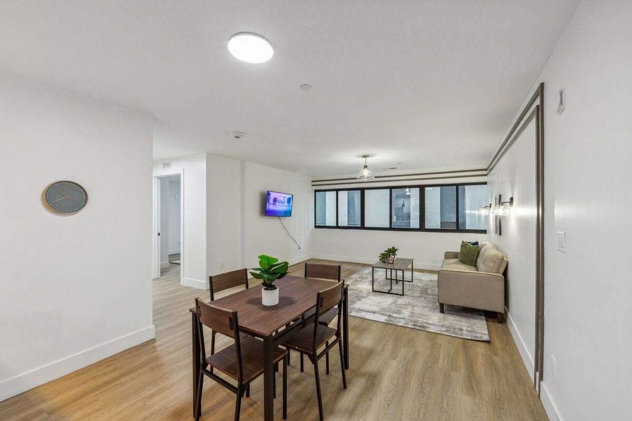 N King St #1058042P - Photo 3 of 23