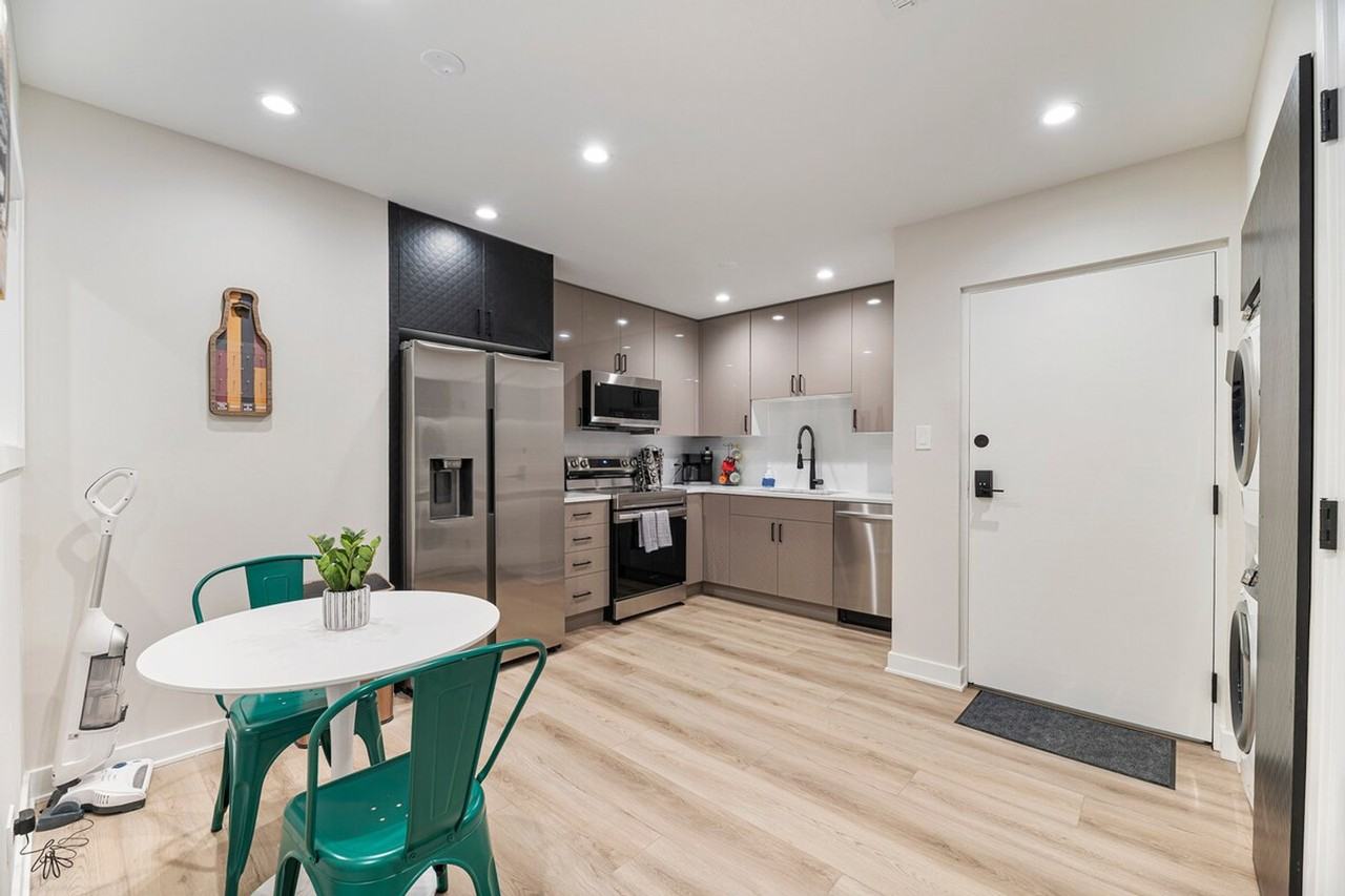 2316 W Estes Ave #1060170P - Photo 7 of 21