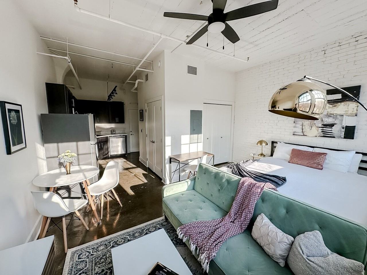 701 E 2nd St N #1075282P - Photo 3 of 19