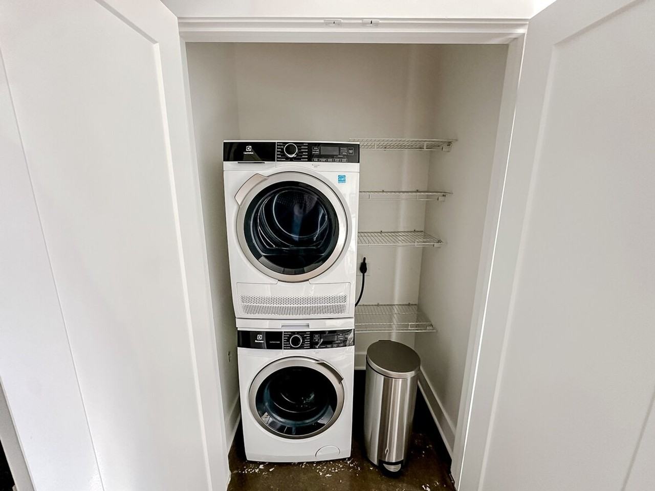 701 E 2nd St N #1075282P - Photo 6 of 19