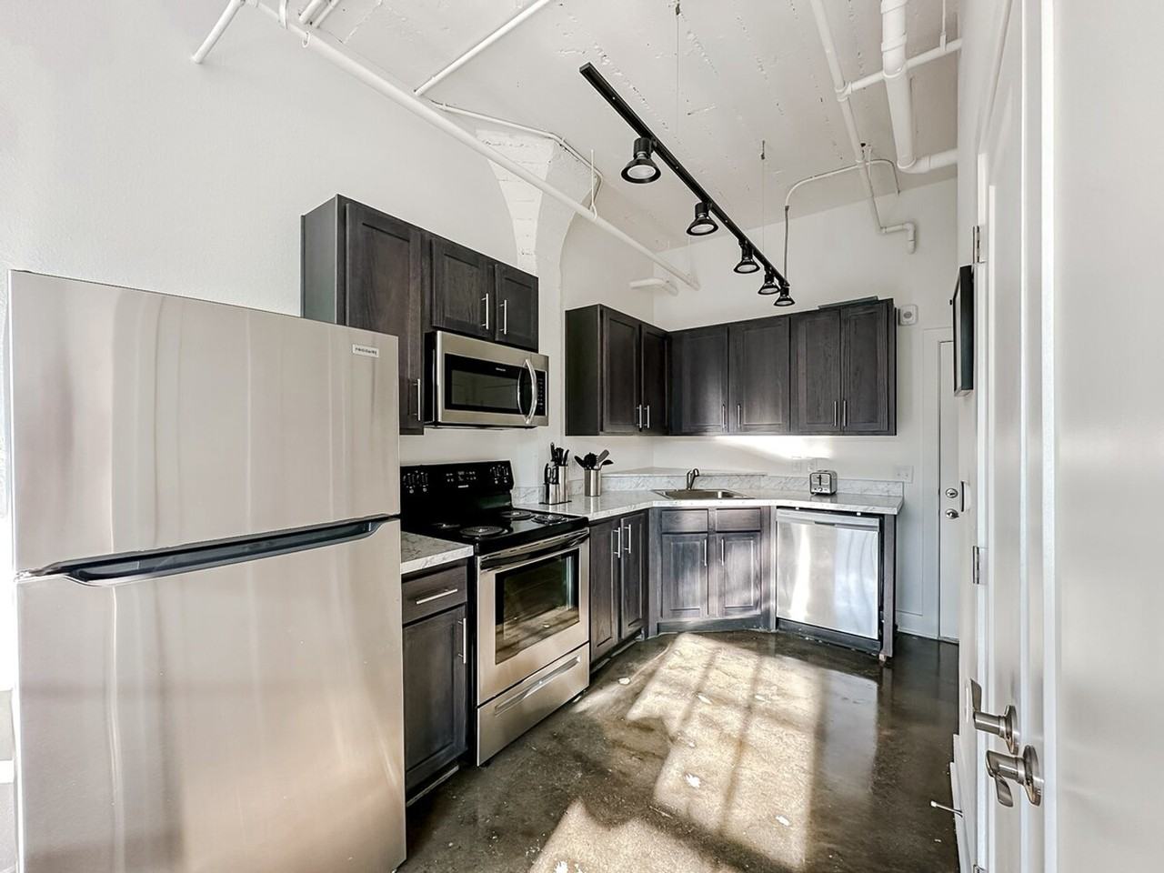 701 E 2nd St N #1075282P - Photo 7 of 19