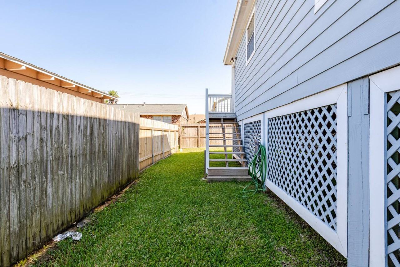 2311 56th St #1223250P - Photo 6 of 33