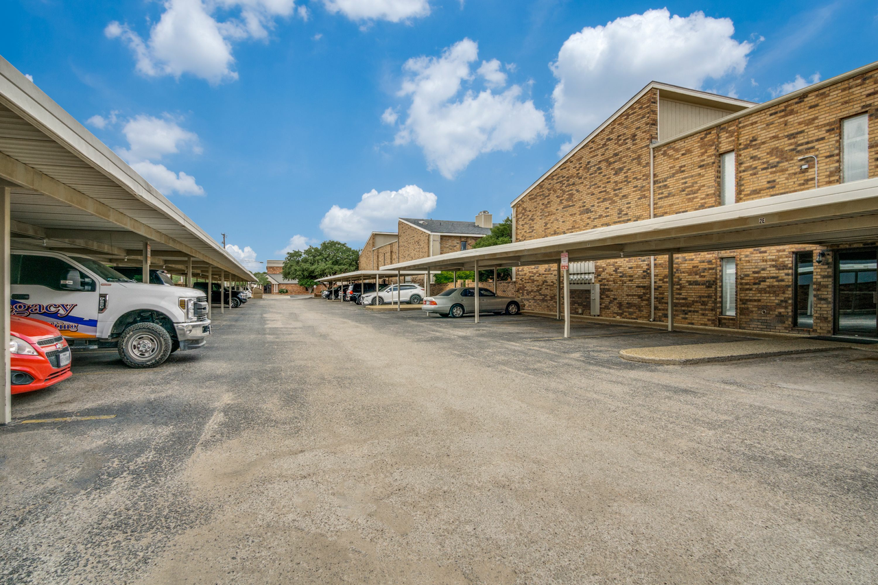 Regency Apartments - Photo 6 of 6