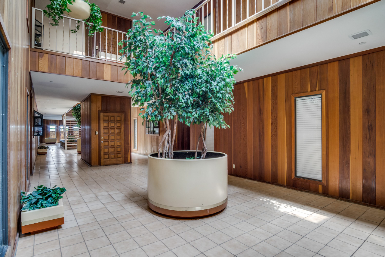 Regency Apartments - Photo 3 of 6