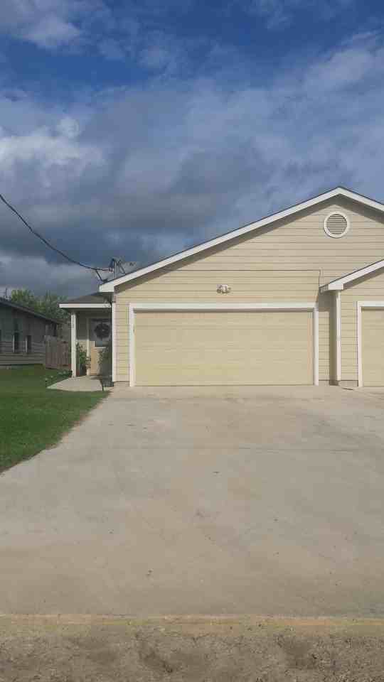 1215 Fig St - Photo 3 of 13