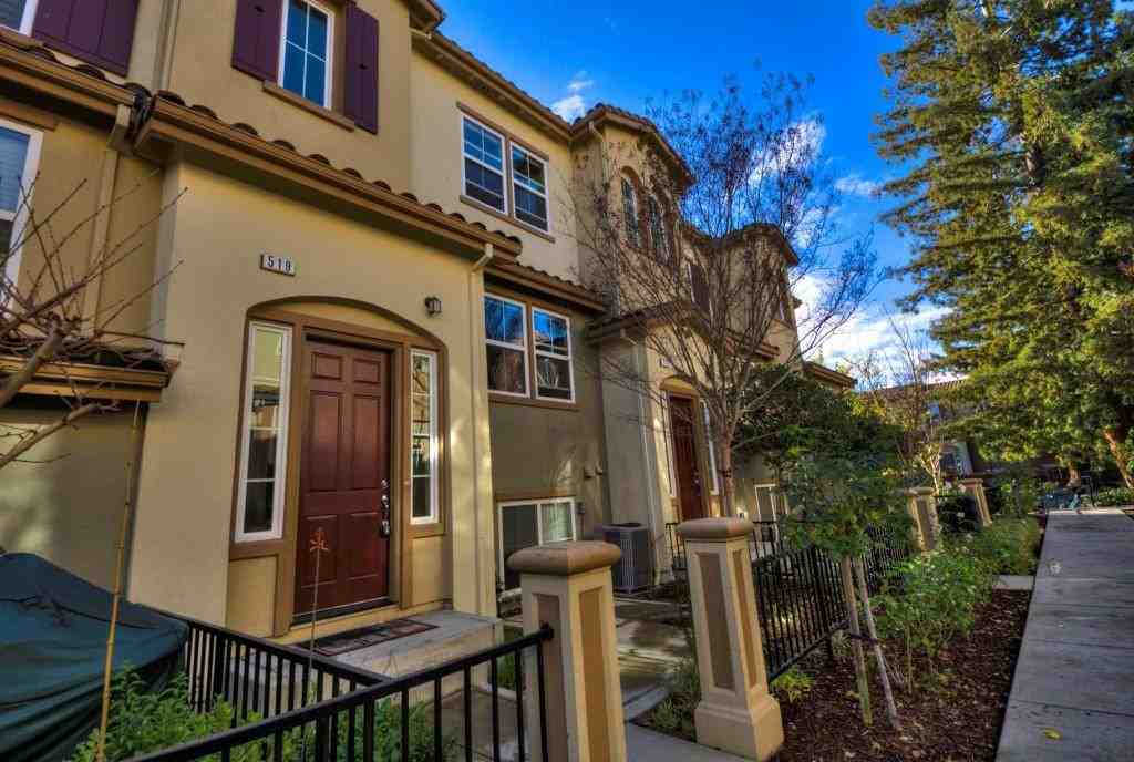 519 Suez Terrace - Photo 2 of 14