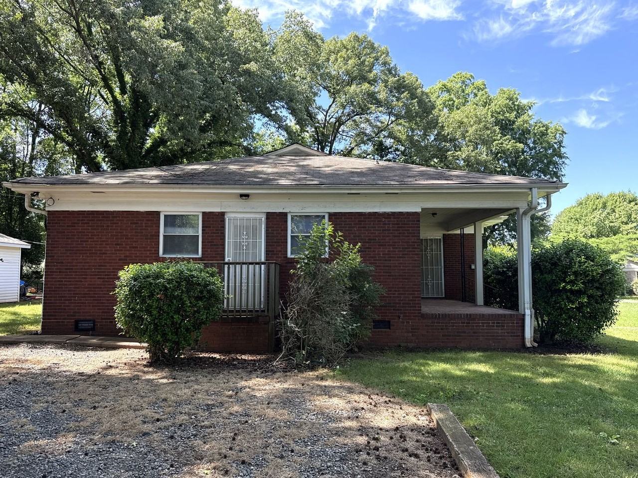 2002 Weststone Dr - Photo 2 of 15