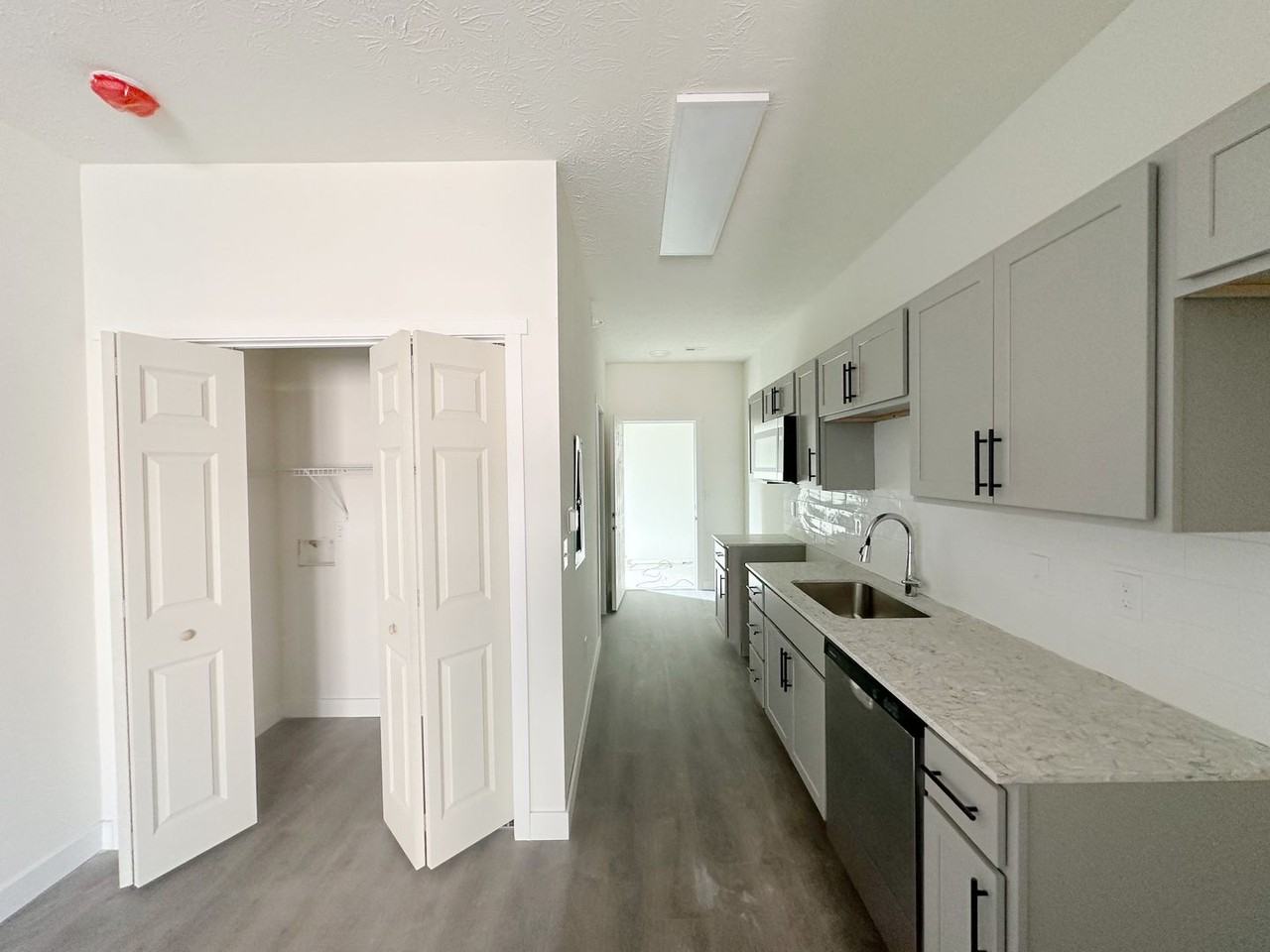 Weida On Waldron - 221 - Photo 3 of 9