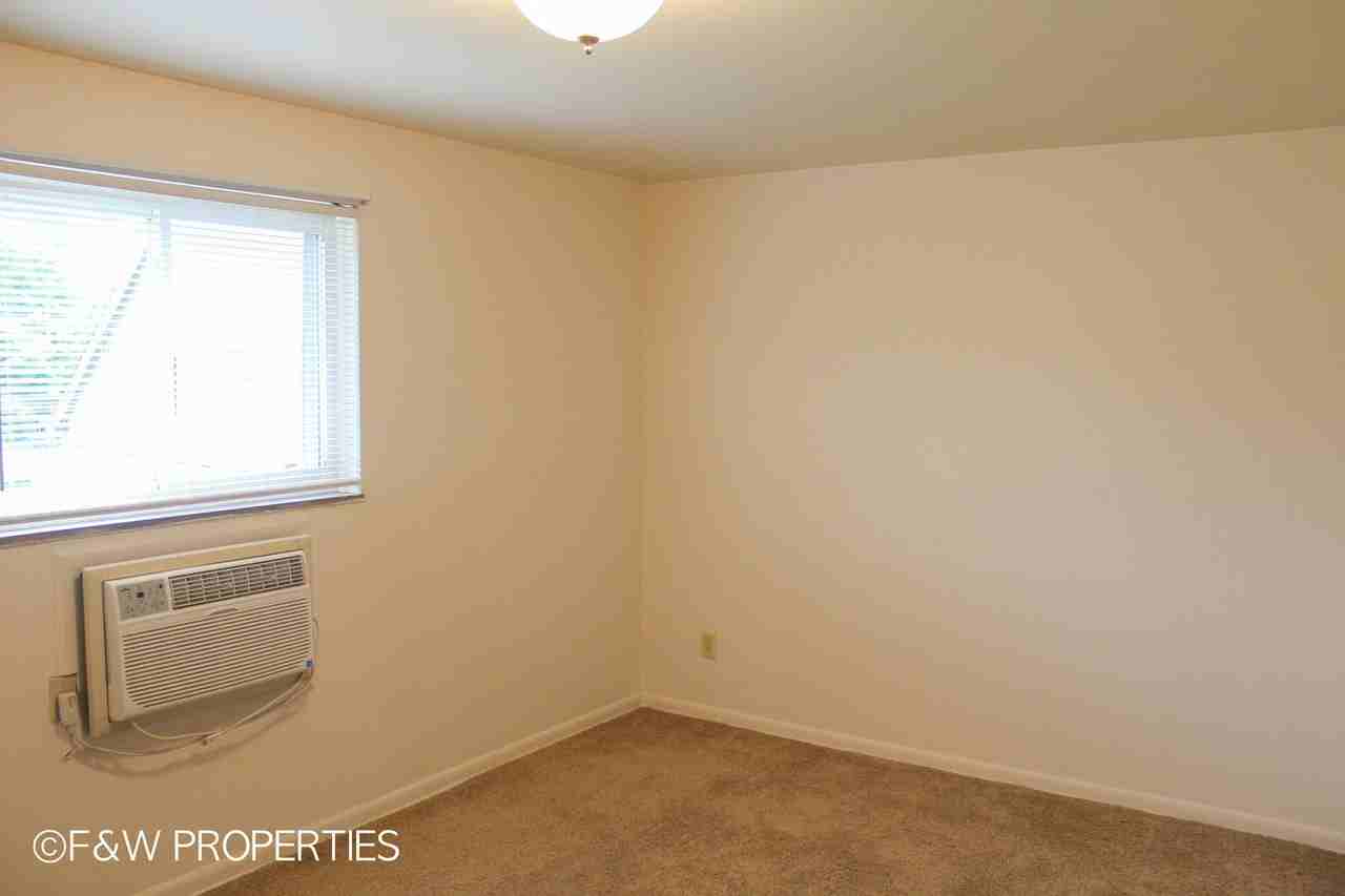 1075 Bryden Road - Photo 3 of 32