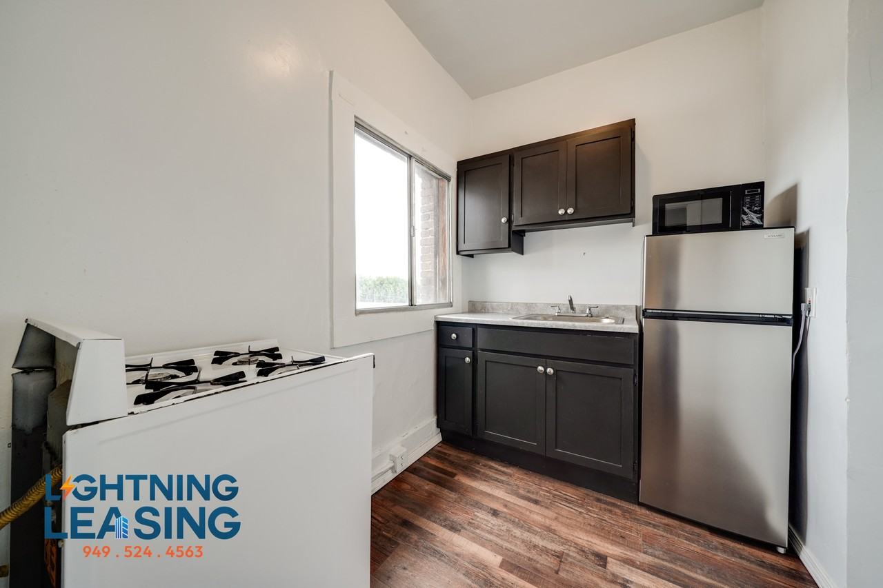 1421 S Flower St #2 - Photo 2 of 11