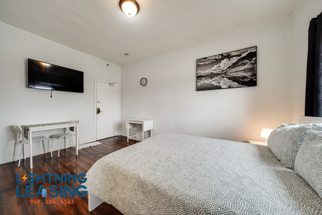 1421 S Flower St #2 - Photo 3 of 11