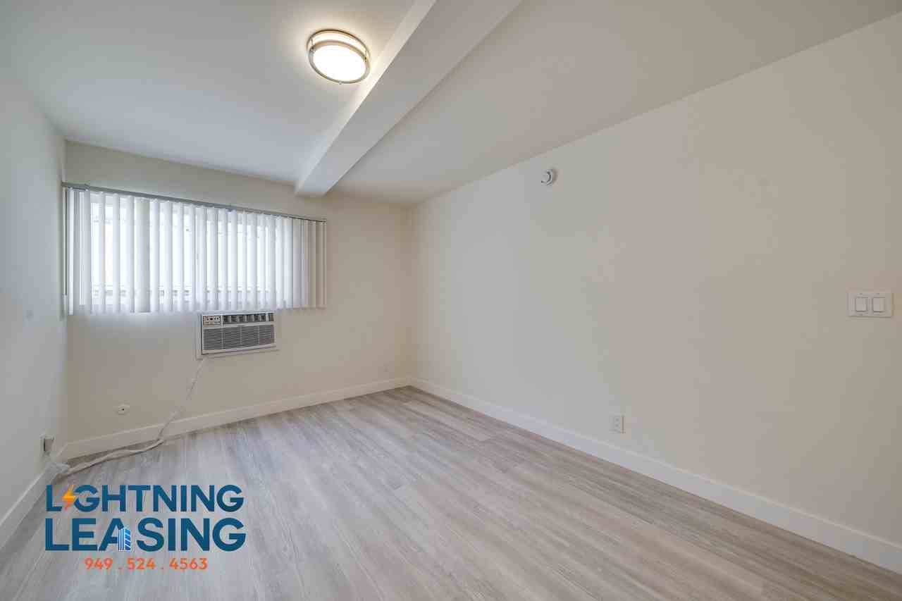 6737 Independence Ave #210D - Photo 6 of 26