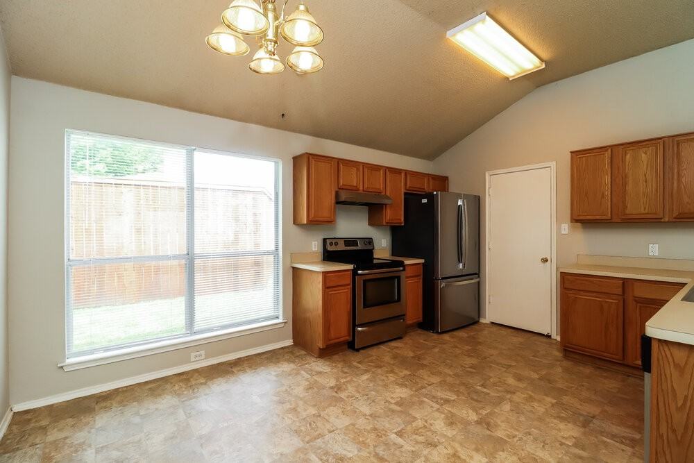 10662 Flamewood Dr - Photo 7 of 16