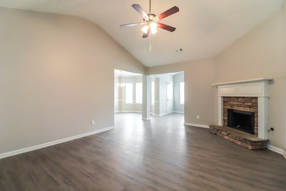 7030 Duncan Walk - Photo 4 of 16