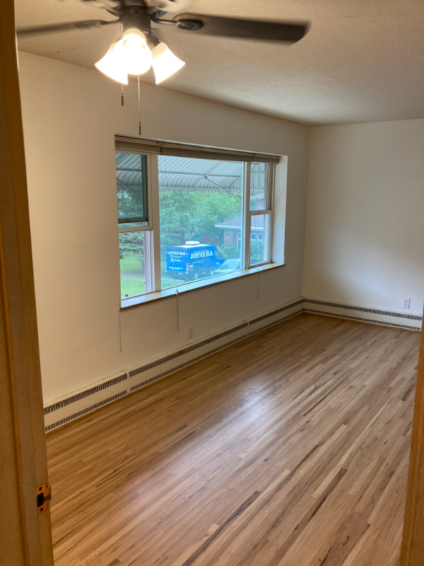 408 6th St Sw #11 - Photo 4 of 15