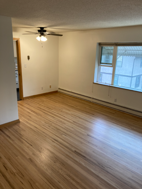 408 6th St Sw #11 - Photo 5 of 15