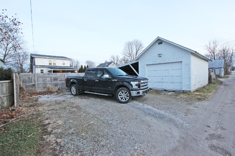 228 Hedges St - Photo 3 of 20