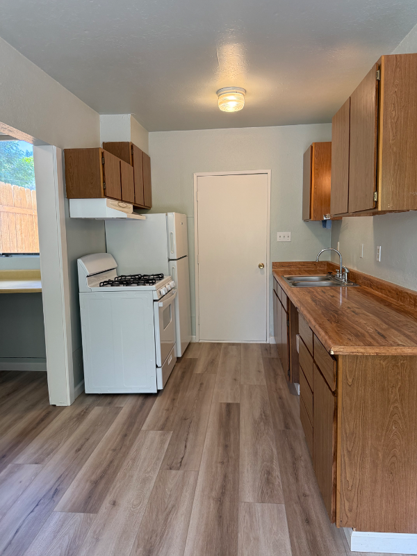 5157 Rogue River Hwy #6 - Photo 2 of 7