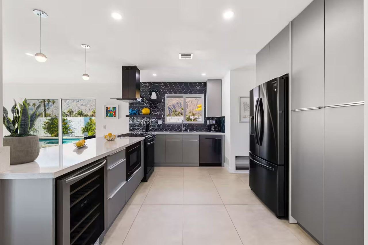 945 N Buttonwillow Cir - Photo 4 of 50