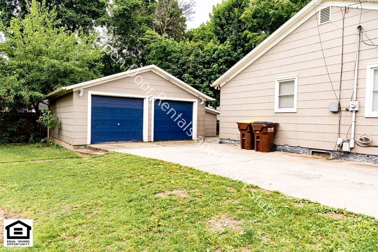 317 W 16th St - Photo 2 of 38