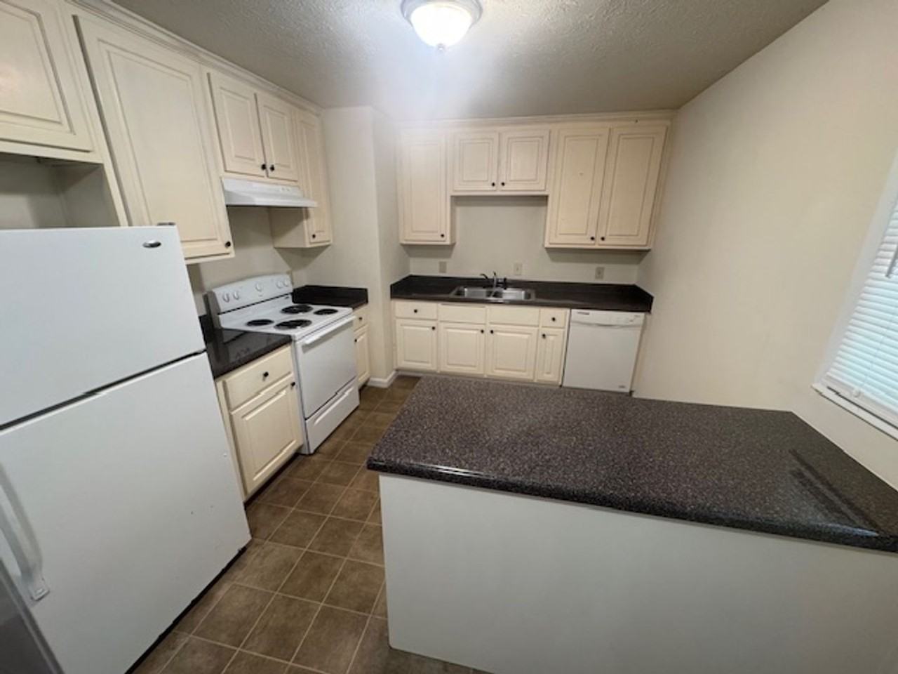 631 W Main St - Photo 3 of 8