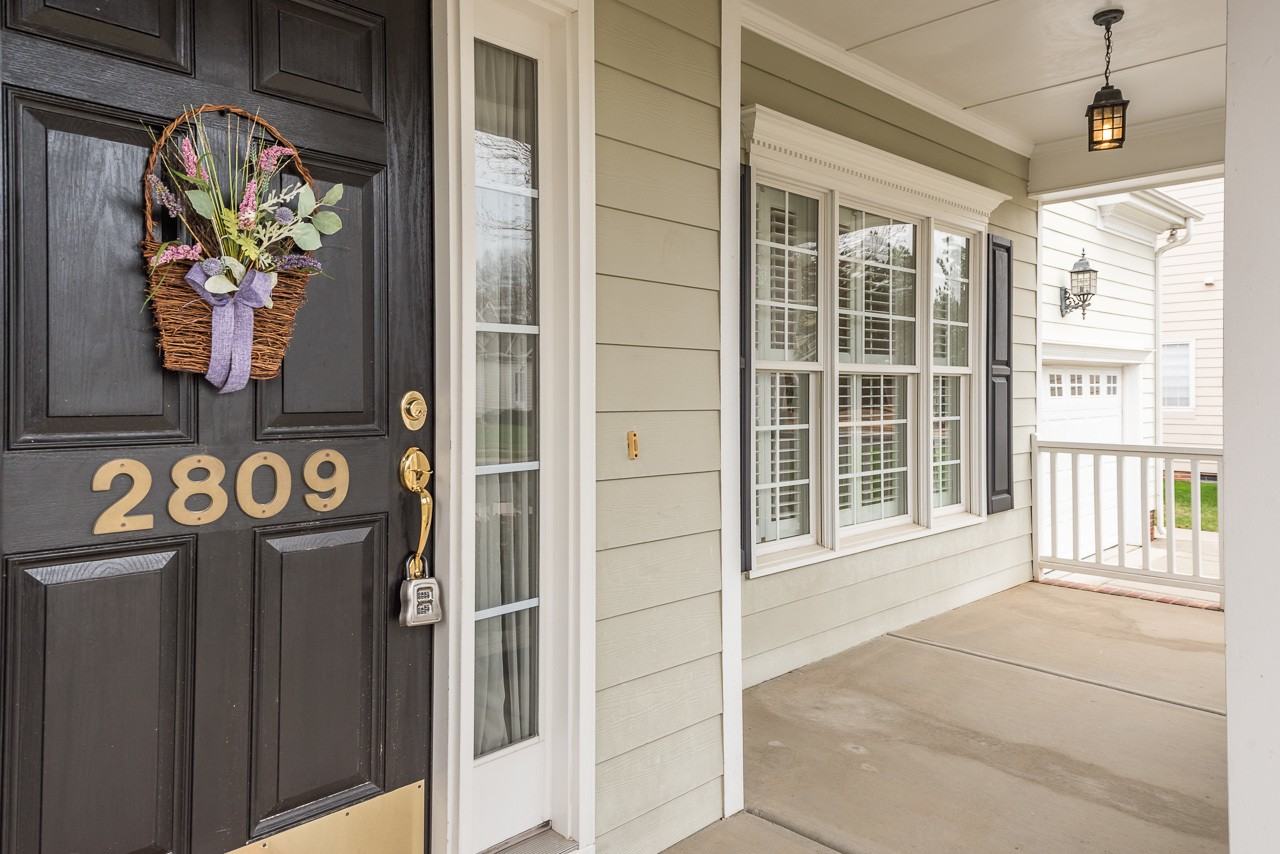 2809 Lindenshire Dr - Photo 2 of 35