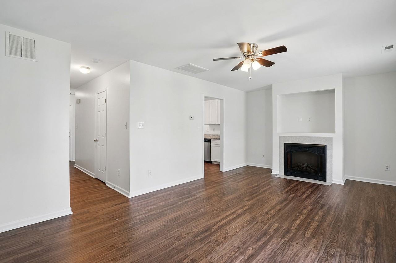 401 Whitehall Ct - Photo 5 of 31