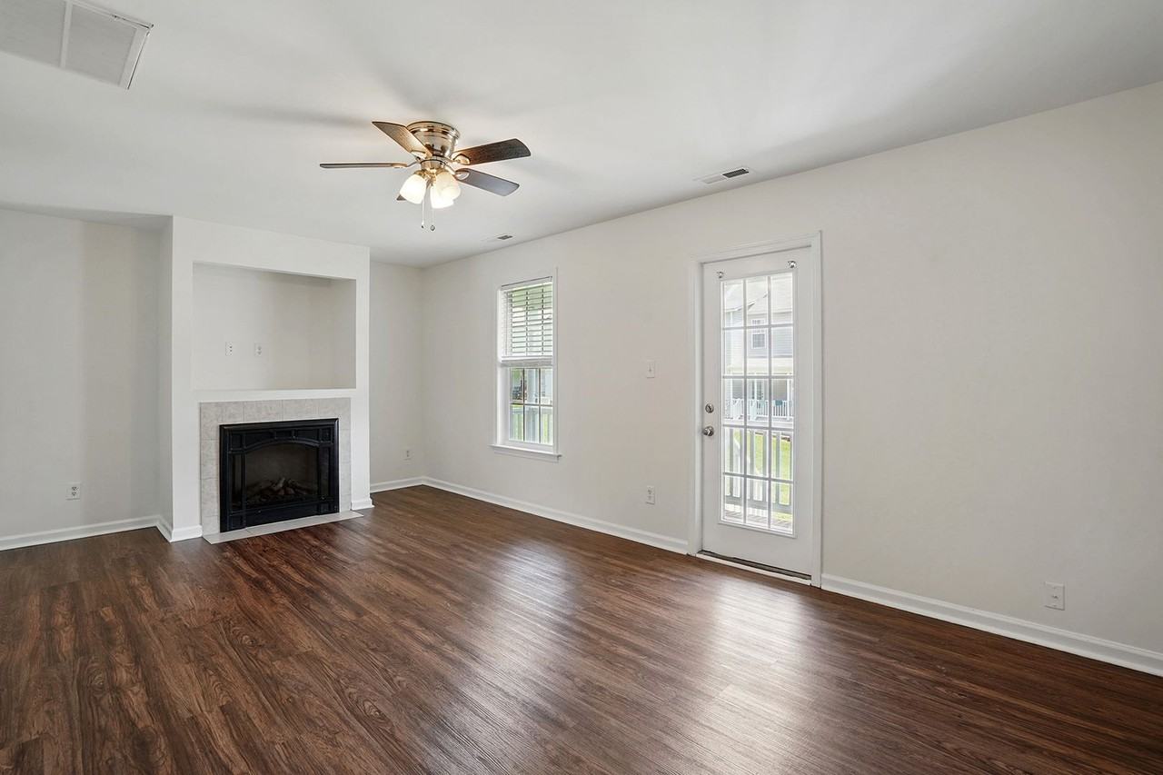 401 Whitehall Ct - Photo 6 of 31