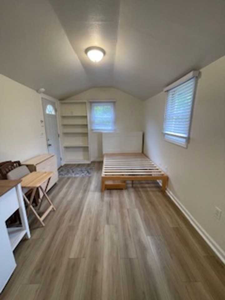 1318 S Walnut St - Photo 2 of 9