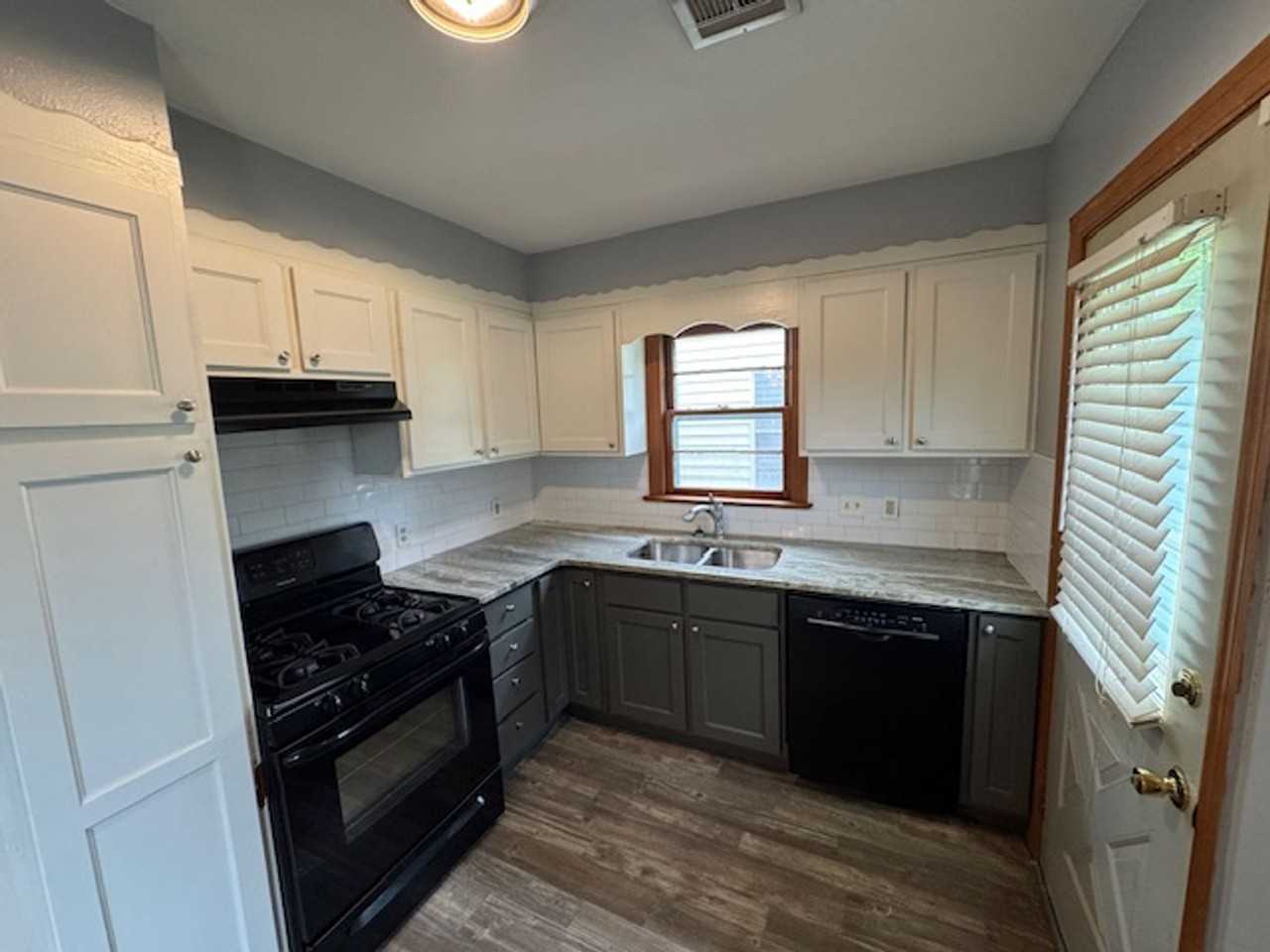 1225 S 16th St - Photo 3 of 13