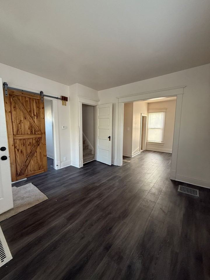129 N Olive St - Photo 2 of 10